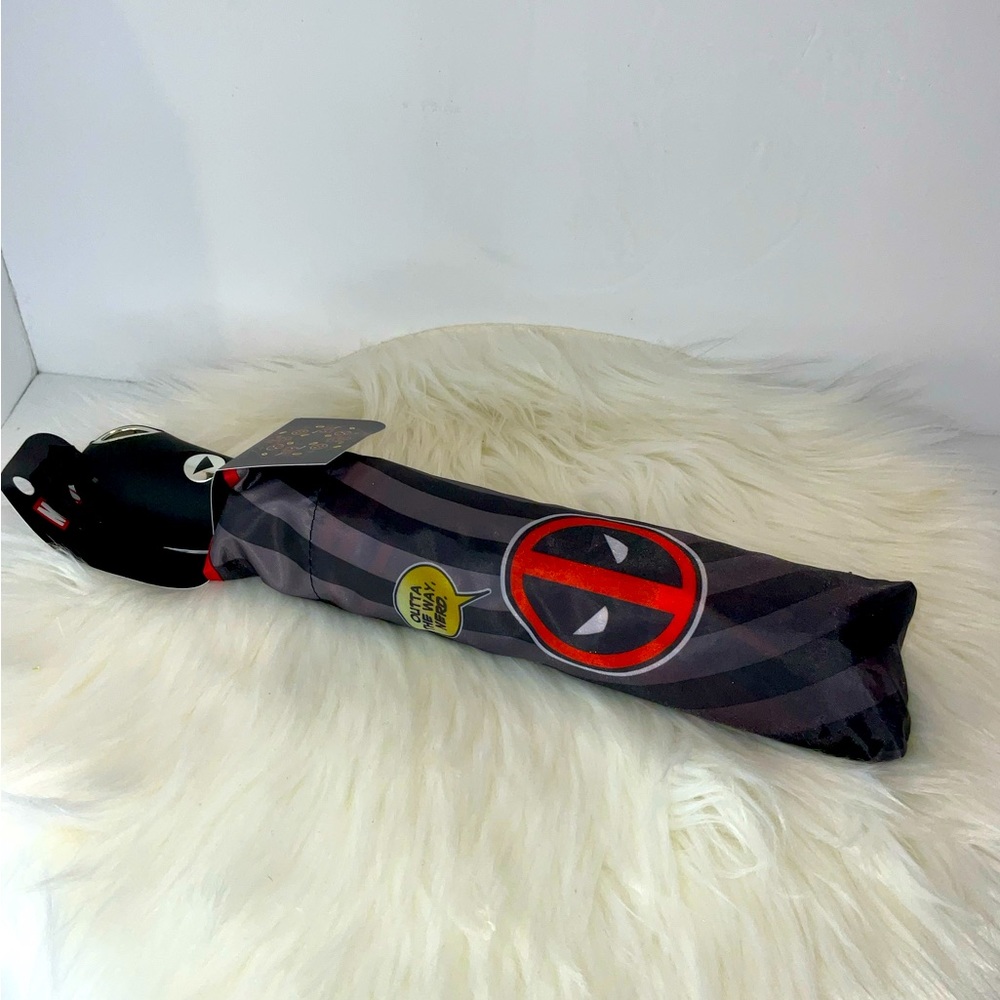 NWT BIOWORLD MARVEL DEADPOOL 42 IN DELUX UMBRELLA